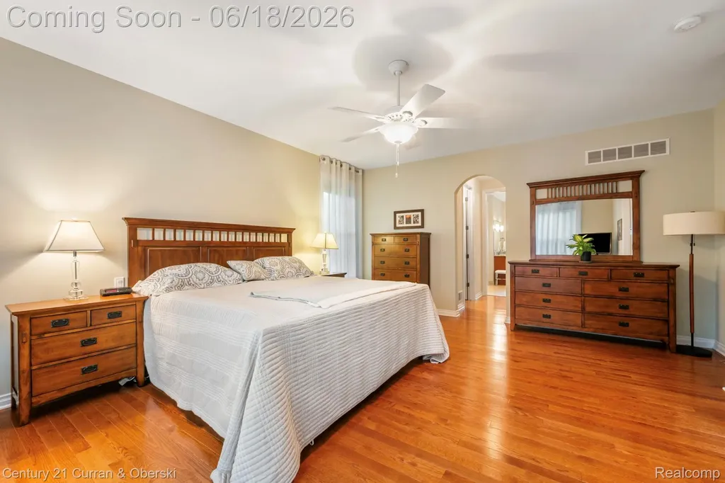 34225 Thornbrook Drive Farmington Hills City MI 48335