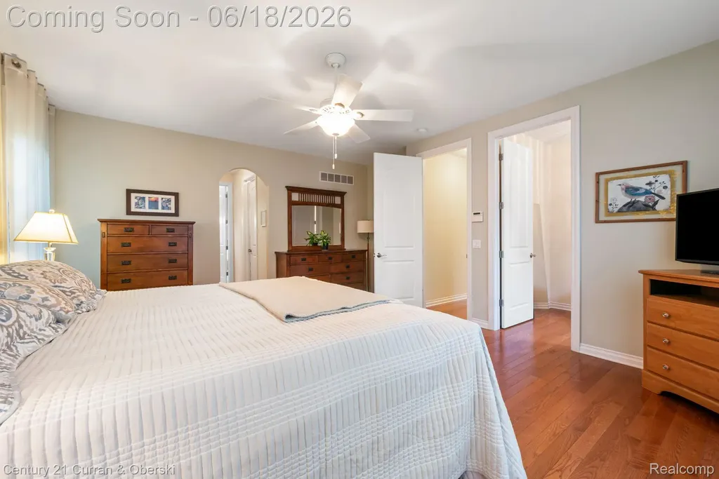 34225 Thornbrook Drive Farmington Hills City MI 48335