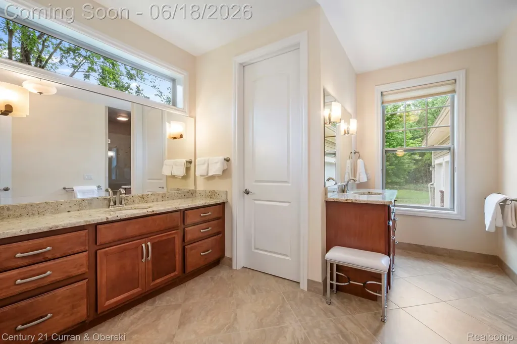 34225 Thornbrook Drive Farmington Hills City MI 48335