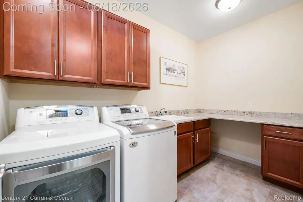 34225 Thornbrook Drive Farmington Hills City MI 48335