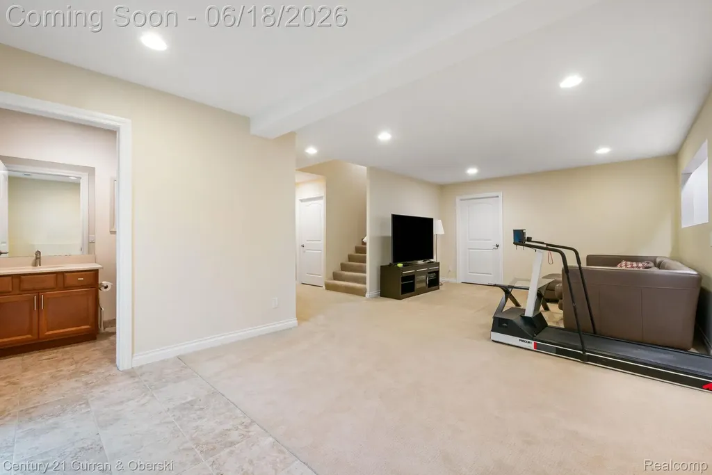 34225 Thornbrook Drive Farmington Hills City MI 48335