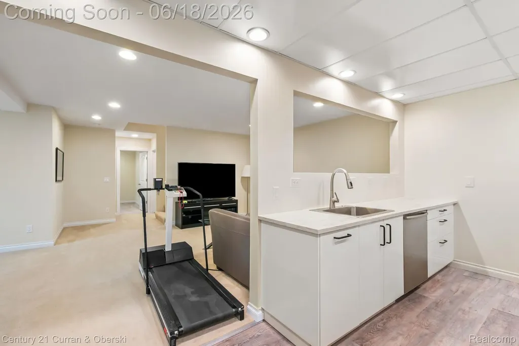 34225 Thornbrook Drive Farmington Hills City MI 48335