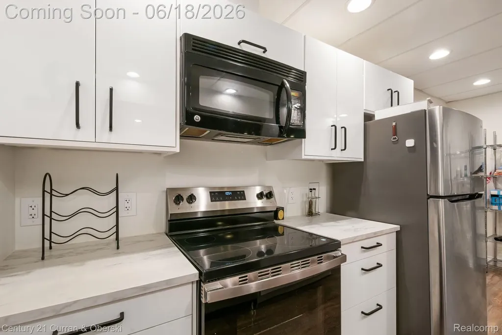 34225 Thornbrook Drive Farmington Hills City MI 48335