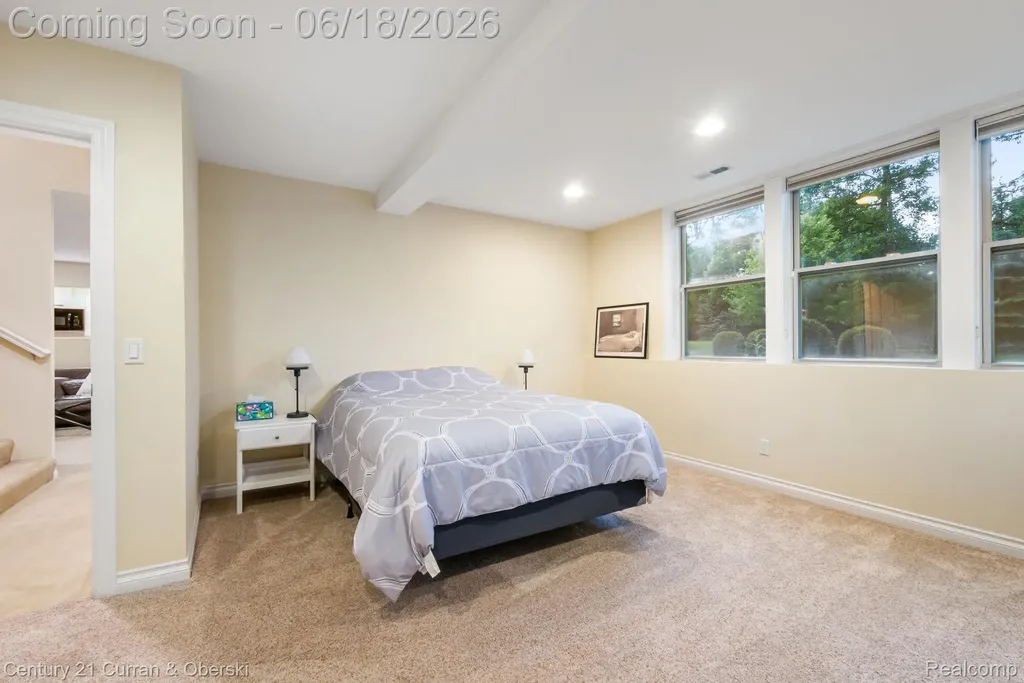 34225 Thornbrook Drive Farmington Hills City MI 48335