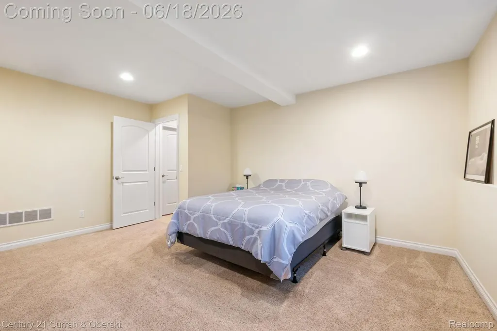 34225 Thornbrook Drive Farmington Hills City MI 48335