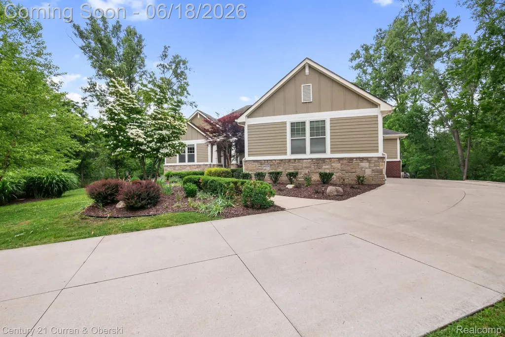 34225 Thornbrook Drive Farmington Hills City MI 48335