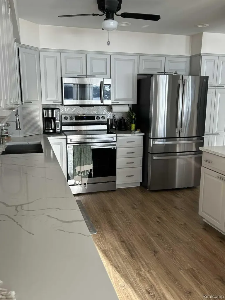 3274 Lakeview Drive Highland Charter Township MI 48356