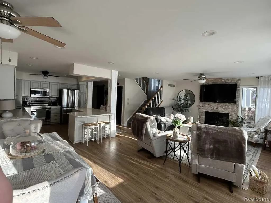 3274 Lakeview Drive Highland Charter Township MI 48356
