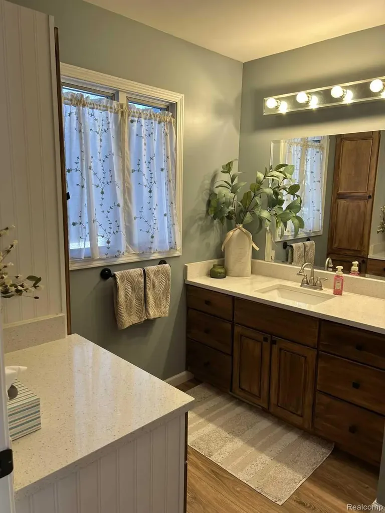 3274 Lakeview Drive Highland Charter Township MI 48356