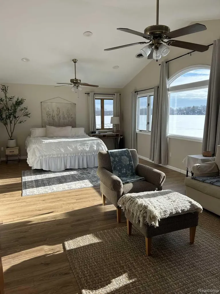 3274 Lakeview Drive Highland Charter Township MI 48356