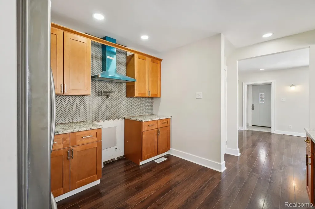 18238 Santa Rosa Drive Detroit City MI 48221
