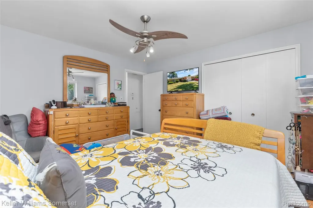 14154 Fenton Redford Charter Township MI 48239