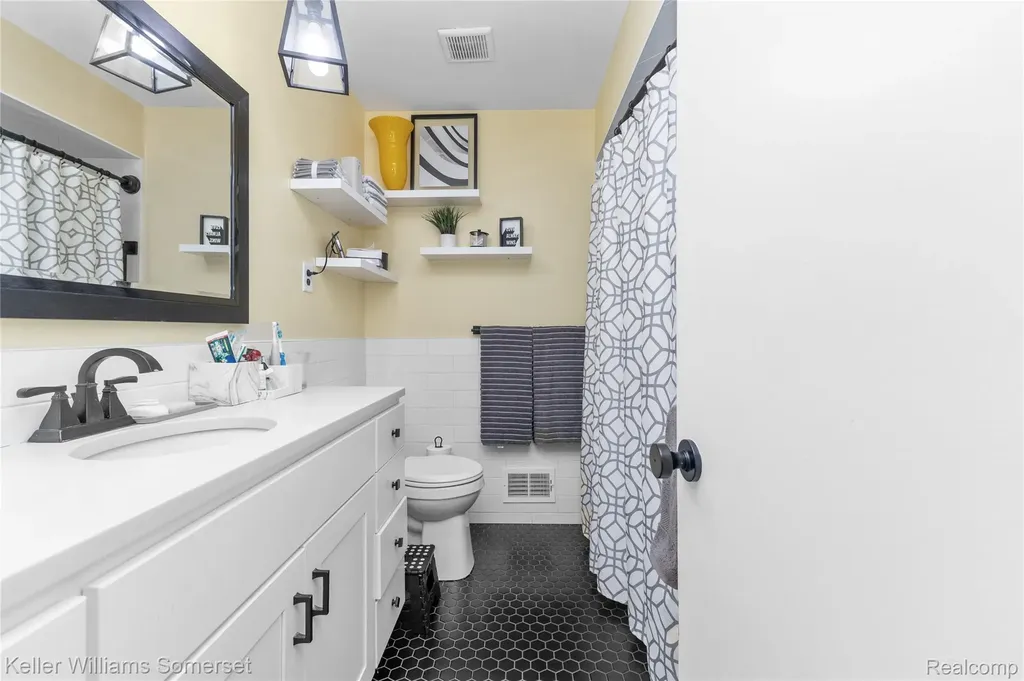 14154 Fenton Redford Charter Township MI 48239