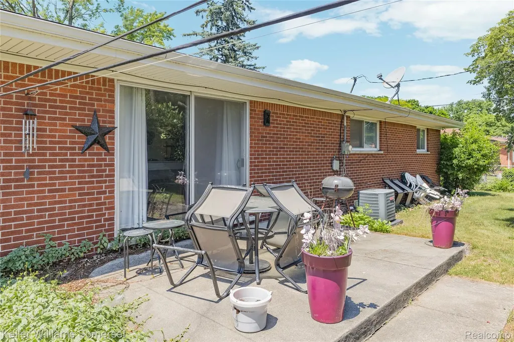 14154 Fenton Redford Charter Township MI 48239
