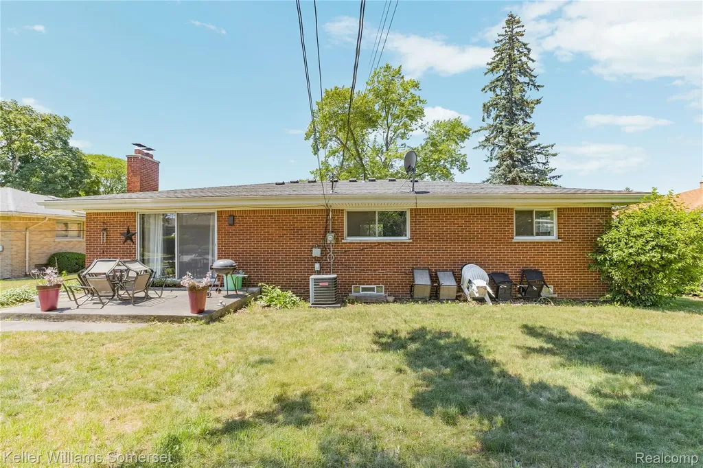 14154 Fenton Redford Charter Township MI 48239