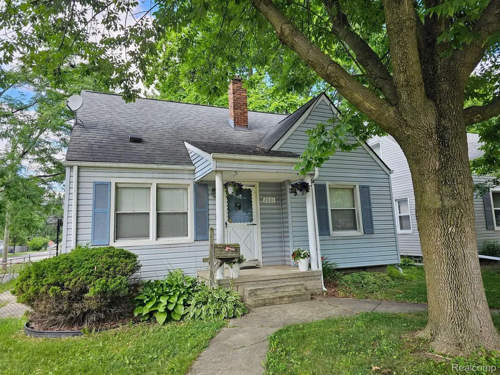 2001 Dallas Avenue Royal Oak City MI 48067