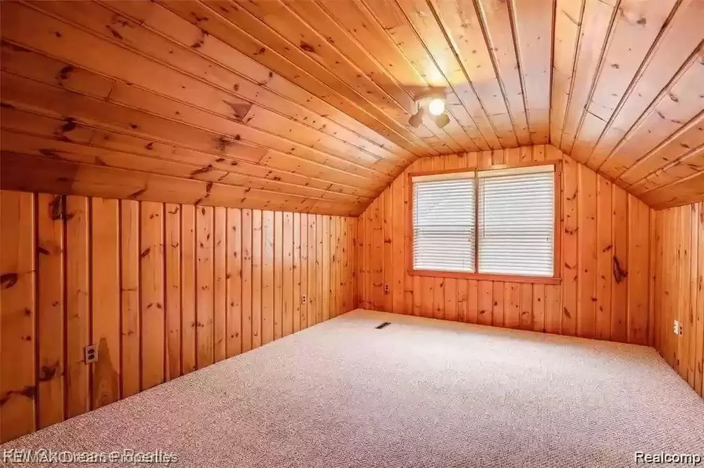 2001 Dallas Avenue Royal Oak City MI 48067
