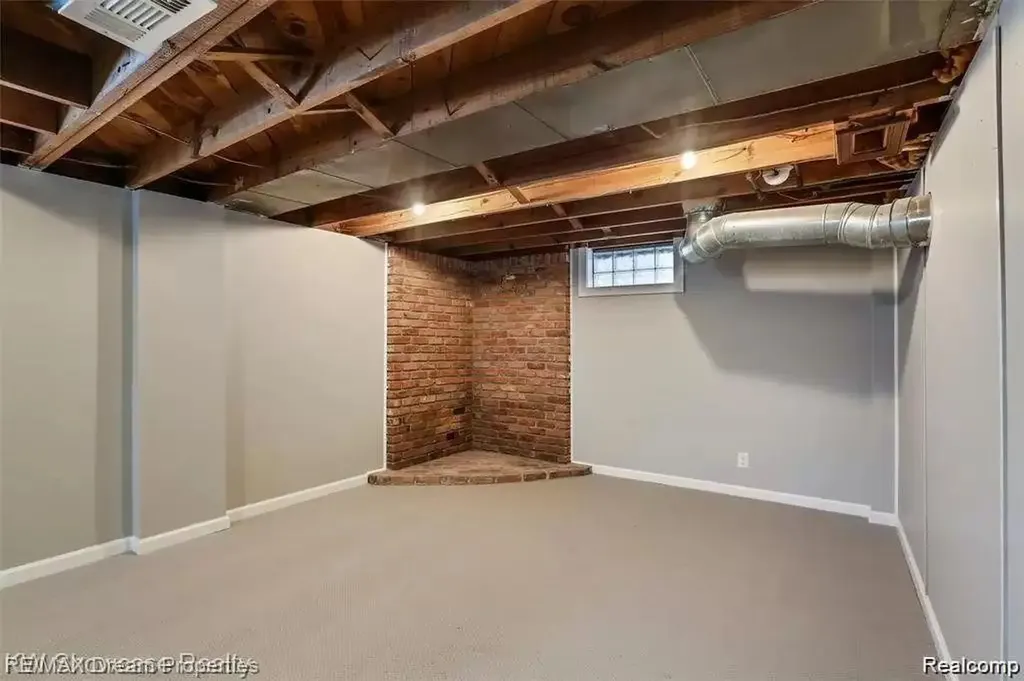 2001 Dallas Avenue Royal Oak City MI 48067