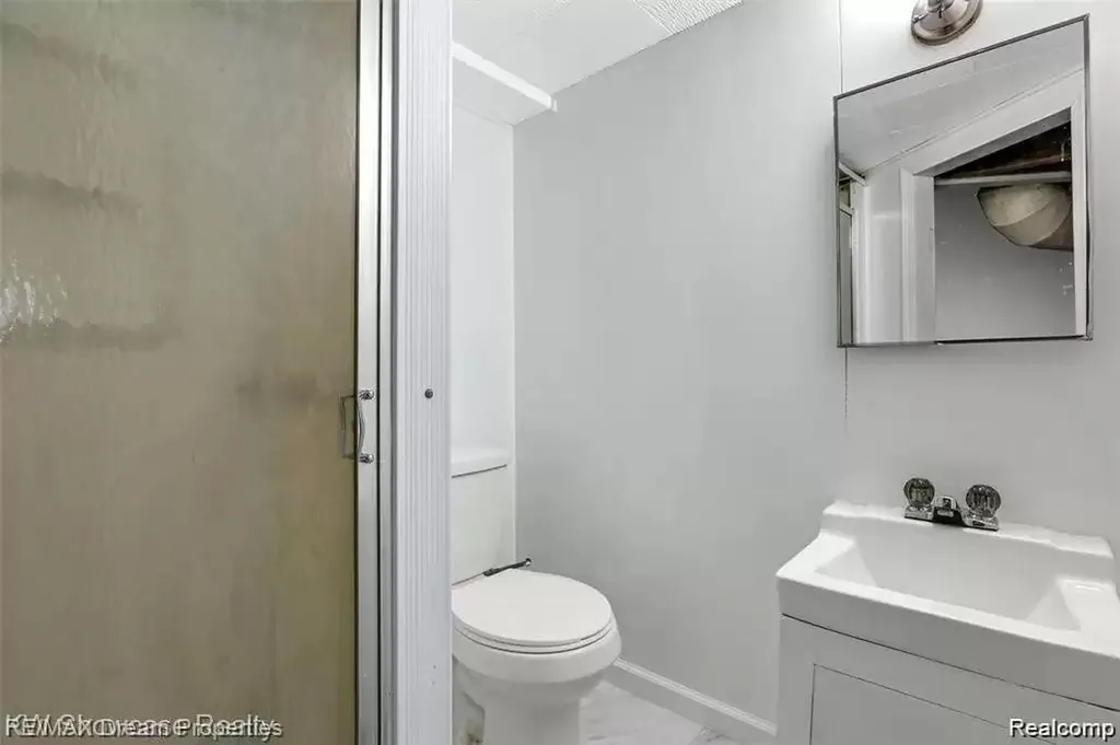 2001 Dallas Avenue Royal Oak City MI 48067