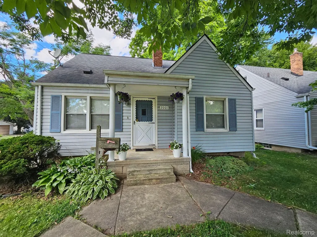 2001 Dallas Avenue Royal Oak City MI 48067