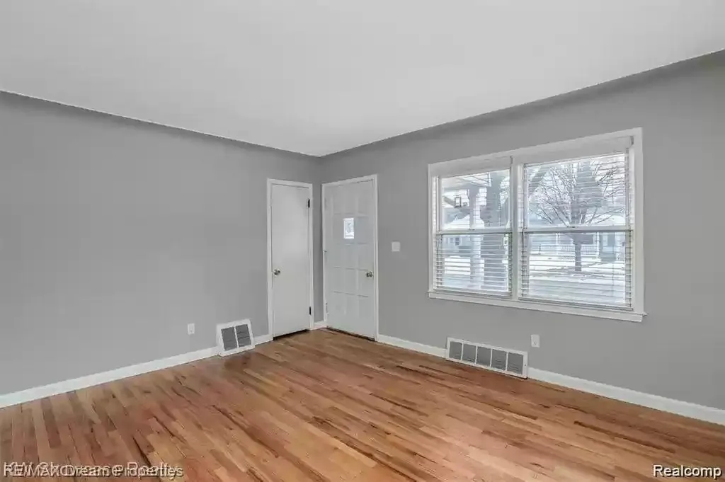 2001 Dallas Avenue Royal Oak City MI 48067