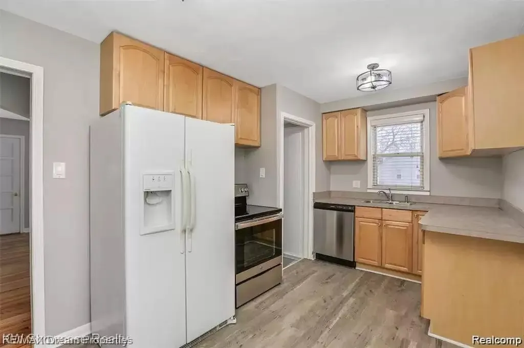 2001 Dallas Avenue Royal Oak City MI 48067
