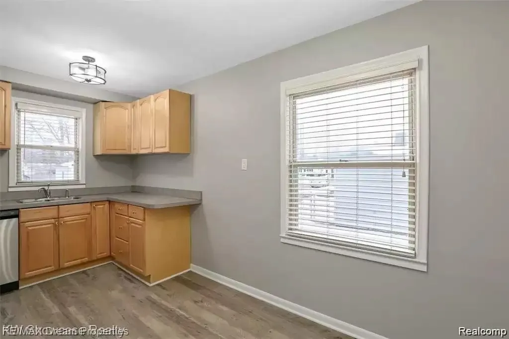 2001 Dallas Avenue Royal Oak City MI 48067