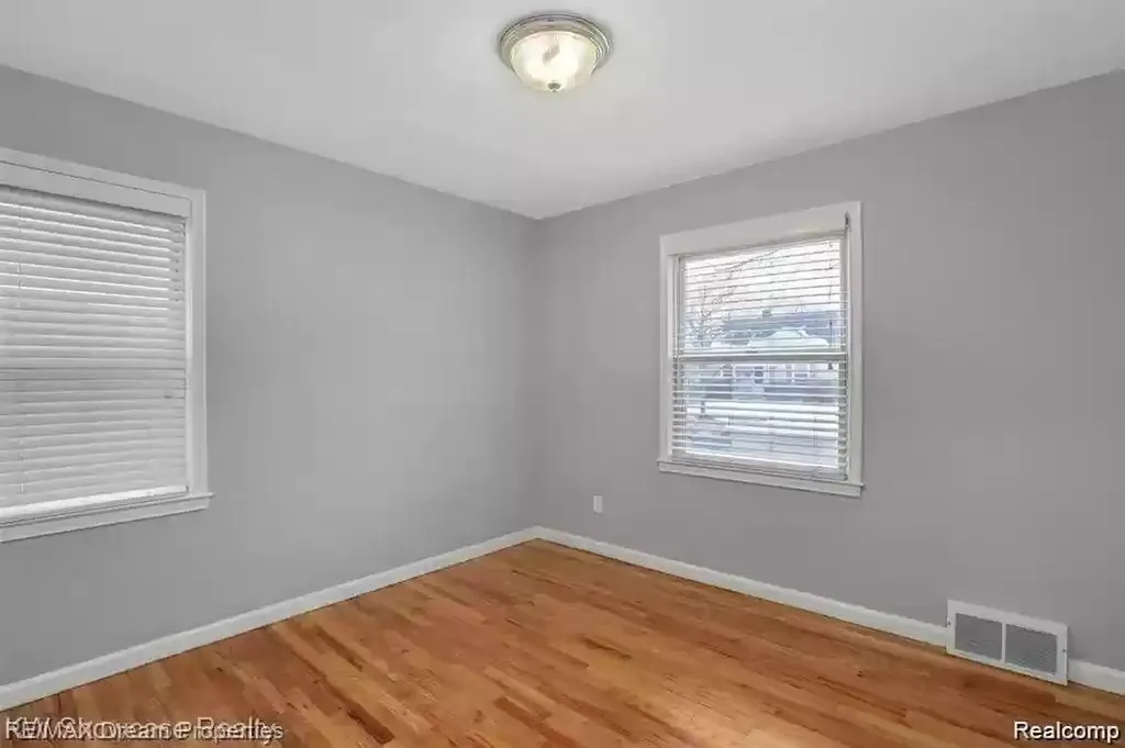 2001 Dallas Avenue Royal Oak City MI 48067