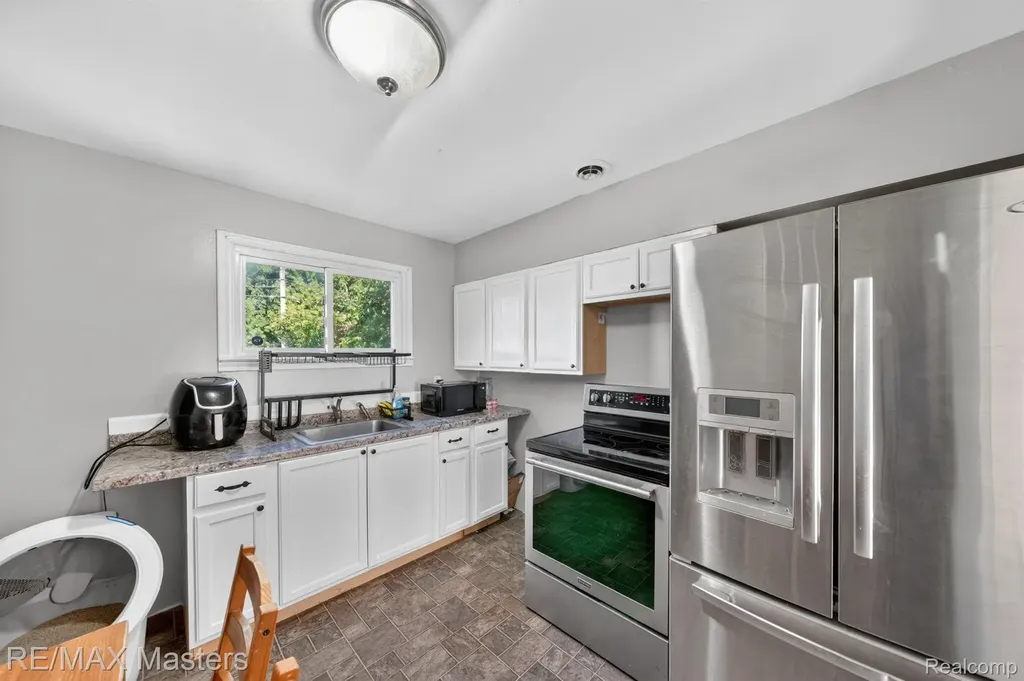 5901 Ziegler Street Taylor City MI 48180
