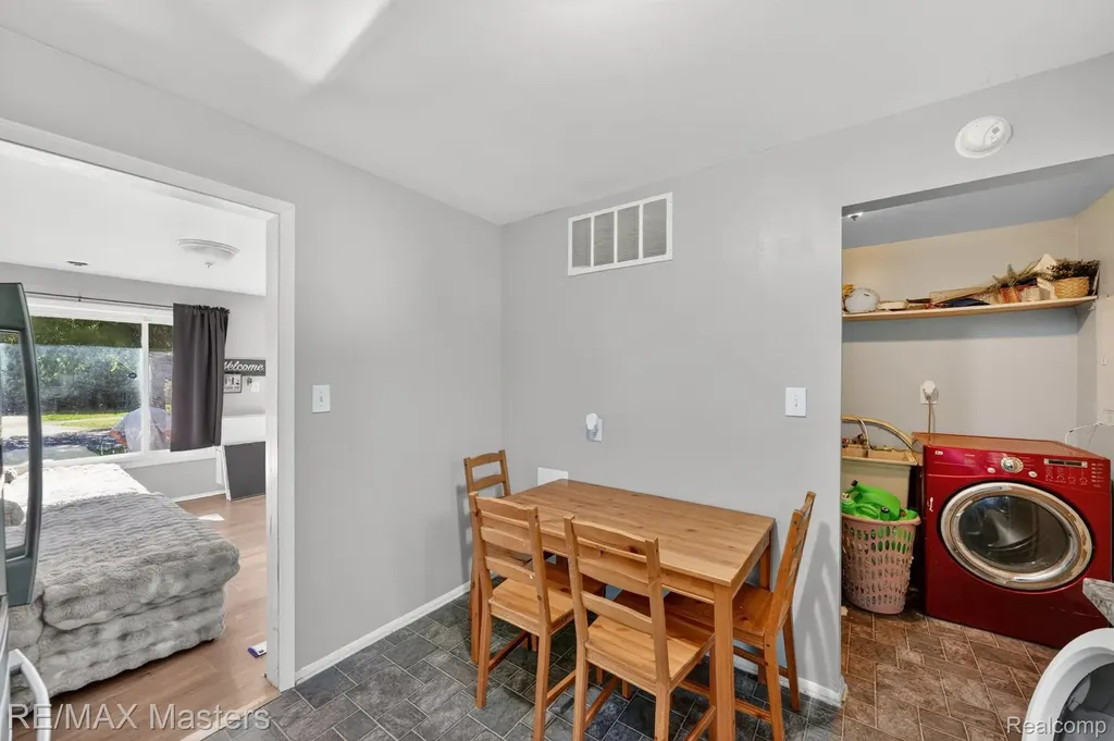 5901 Ziegler Street Taylor City MI 48180