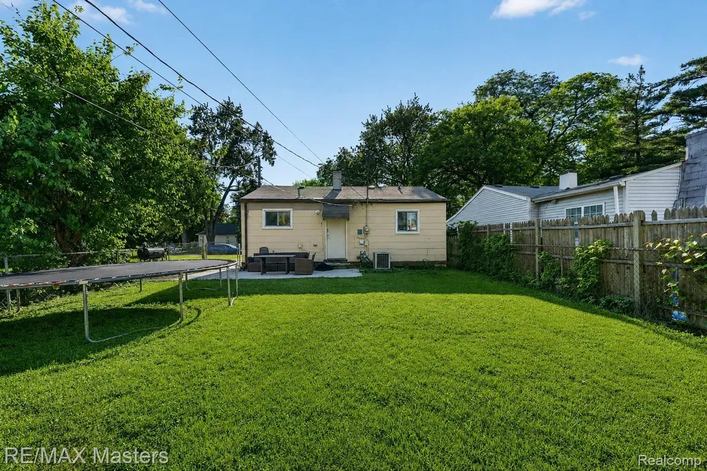 5901 Ziegler Street Taylor City MI 48180