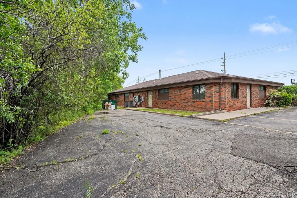 1500 N Main Street Lapeer City MI 48446