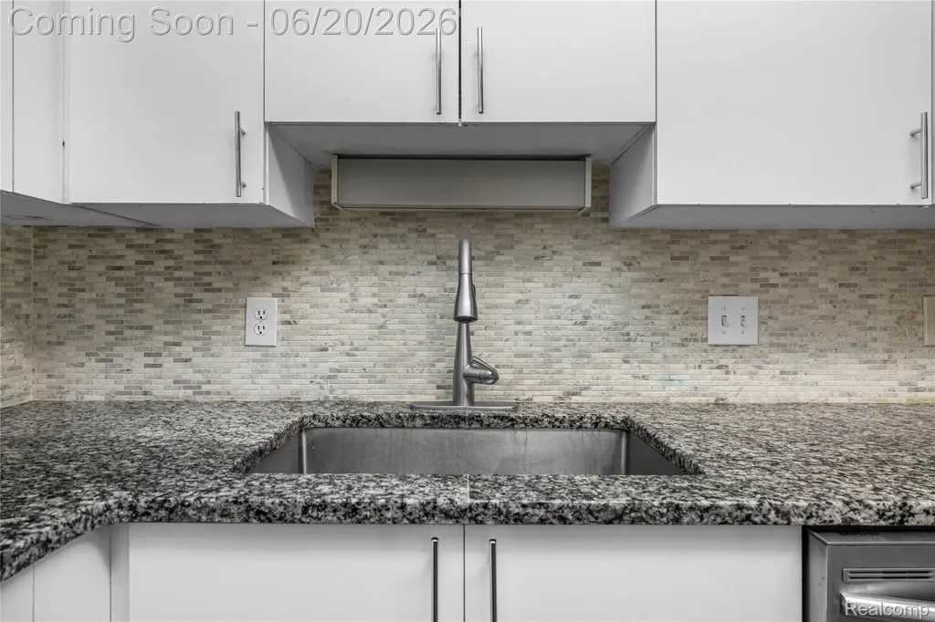 39455 Country Lane Novi City MI 48375