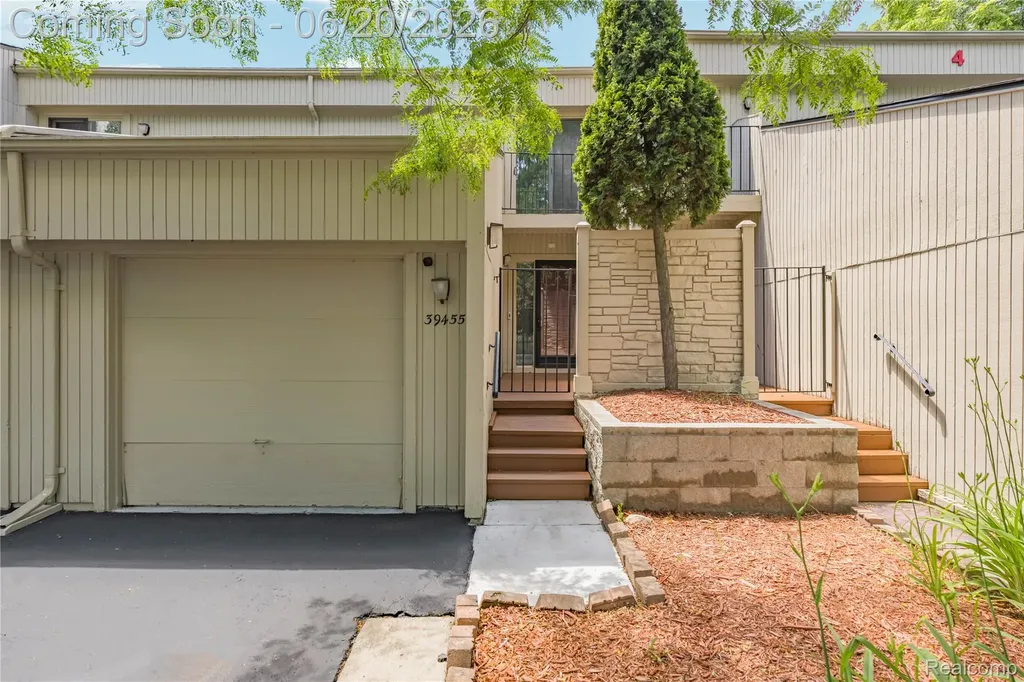 39455 Country Lane Novi City MI 48375