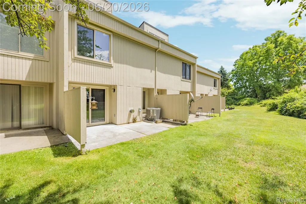 39455 Country Lane Novi City MI 48375