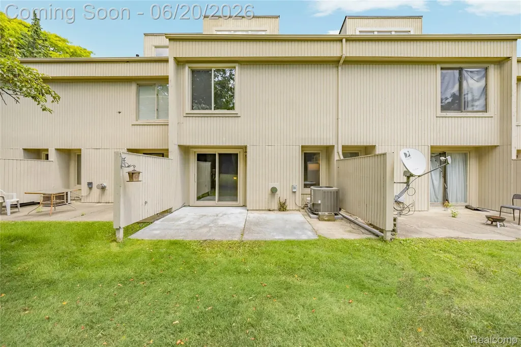 39455 Country Lane Novi City MI 48375