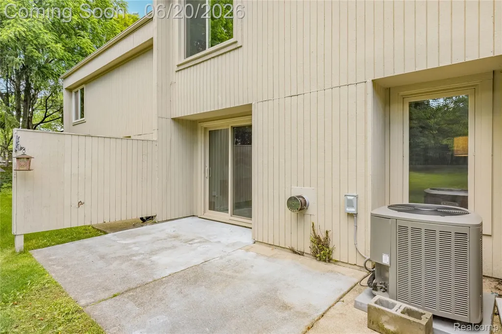 39455 Country Lane Novi City MI 48375