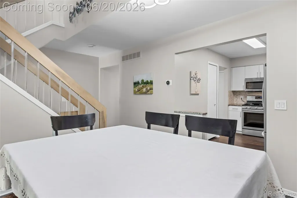 39455 Country Lane Novi City MI 48375
