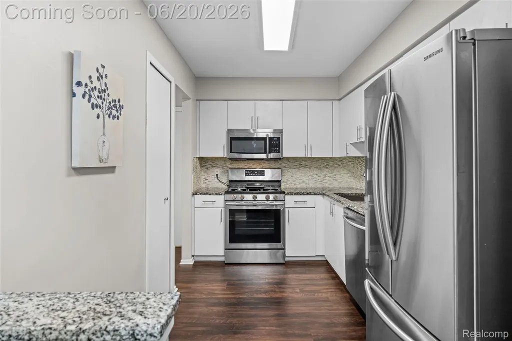 39455 Country Lane Novi City MI 48375
