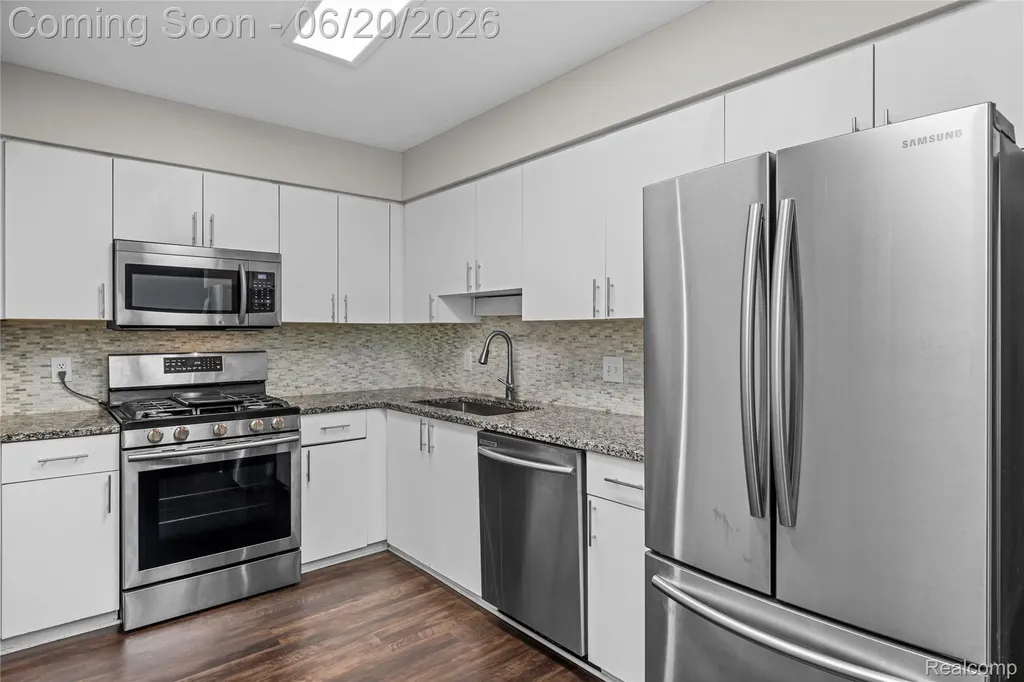 39455 Country Lane Novi City MI 48375