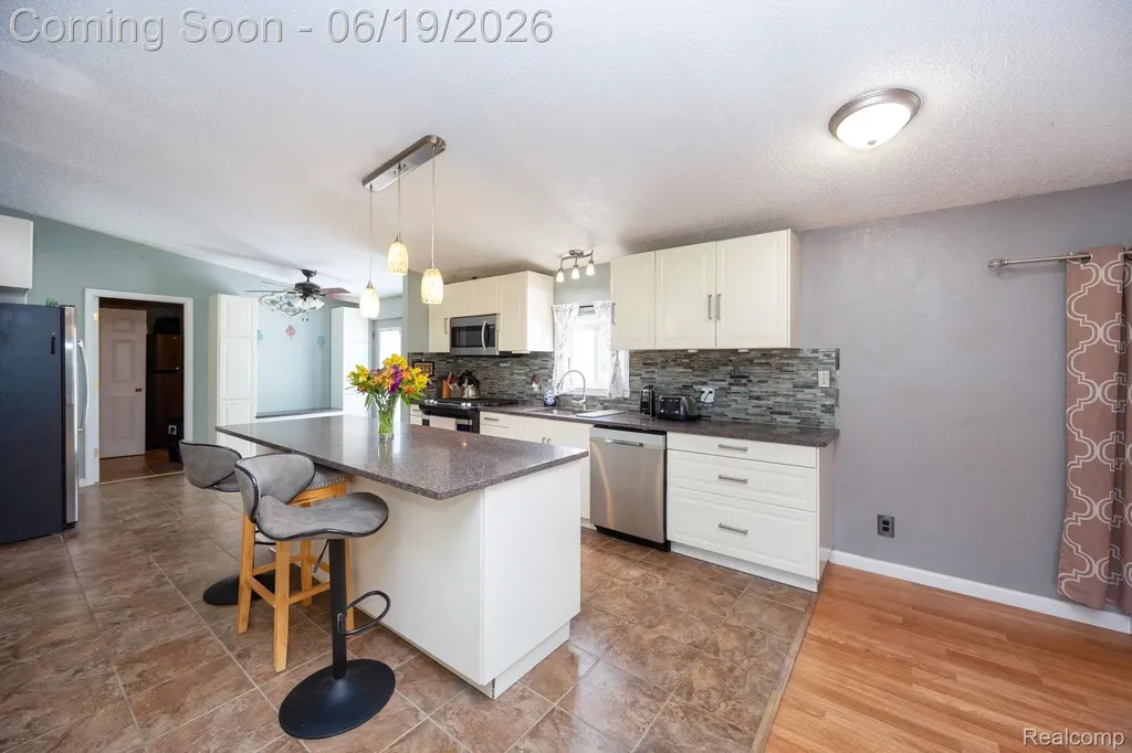 7860 War Road Frenchtown Township MI 48166