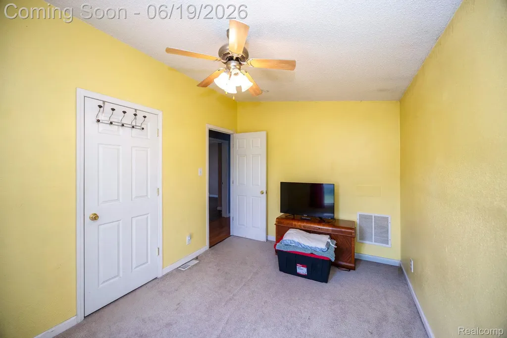 7860 War Road Frenchtown Township MI 48166