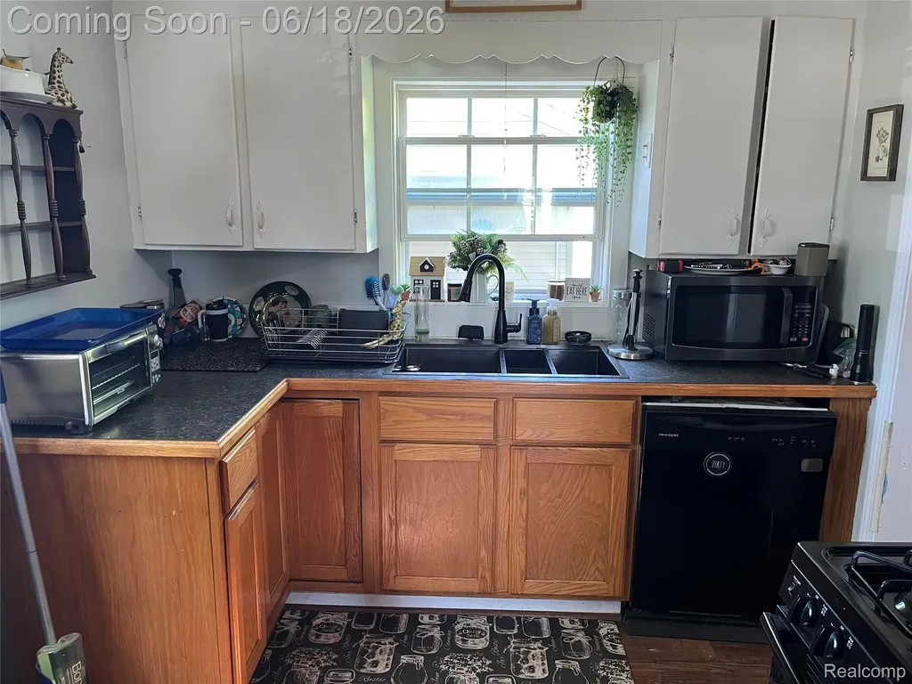 7057 Lapeer Road Davison Township MI 48423