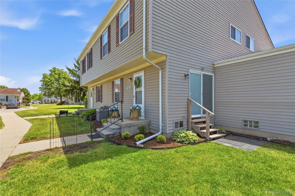 28245 Raleigh Crescent Drive Chesterfield Township MI 48051