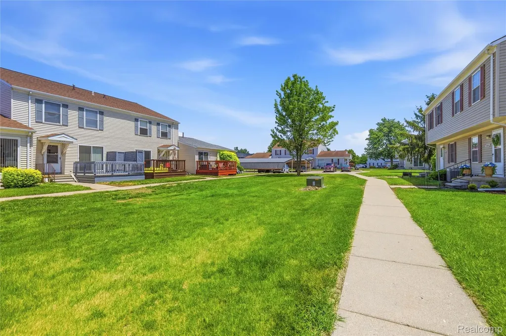 28245 Raleigh Crescent Drive Chesterfield Township MI 48051