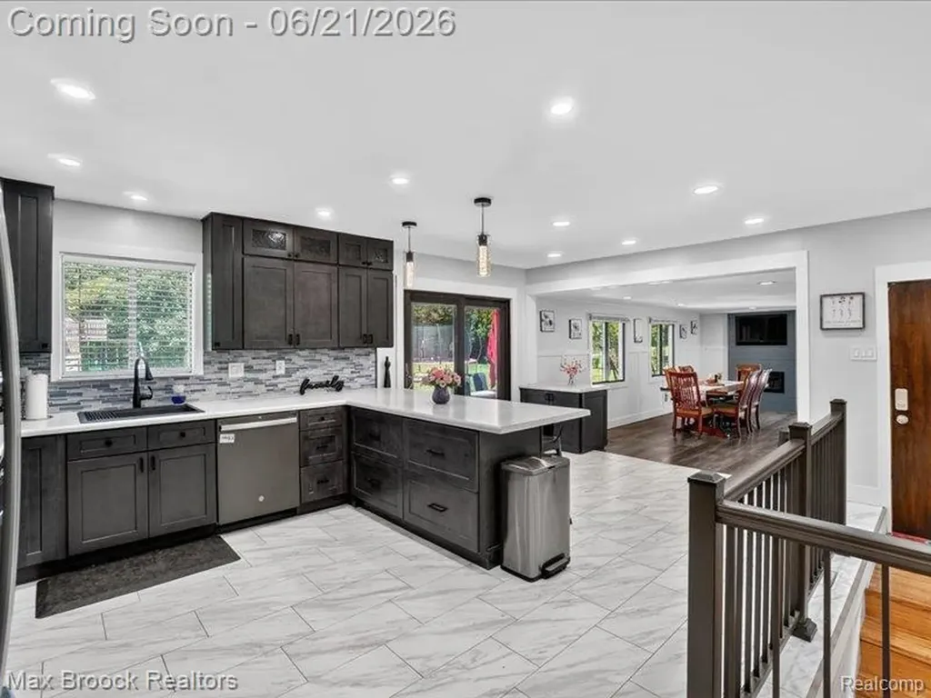 26159 Meadowview Drive Farmington Hills City MI 48331