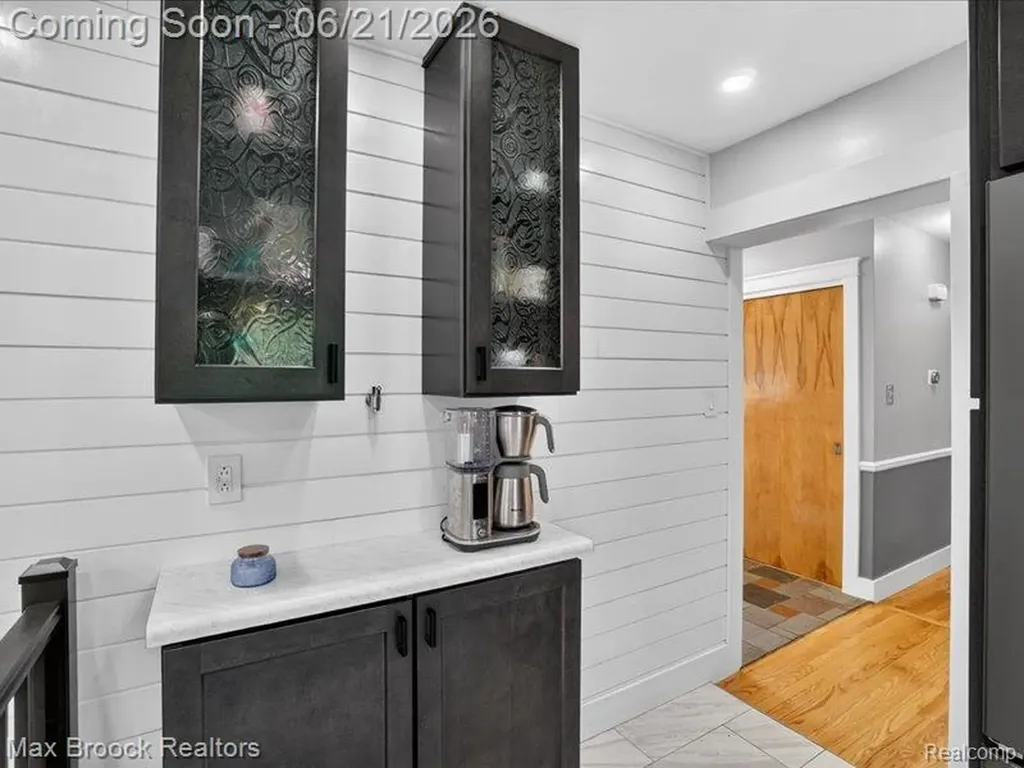 26159 Meadowview Drive Farmington Hills City MI 48331