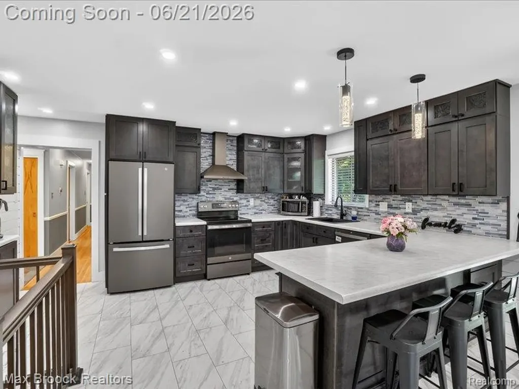 26159 Meadowview Drive Farmington Hills City MI 48331