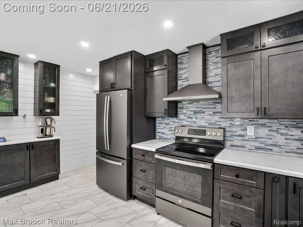 26159 Meadowview Drive Farmington Hills City MI 48331