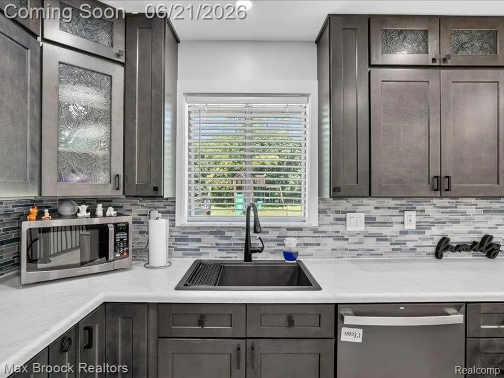 26159 Meadowview Drive Farmington Hills City MI 48331